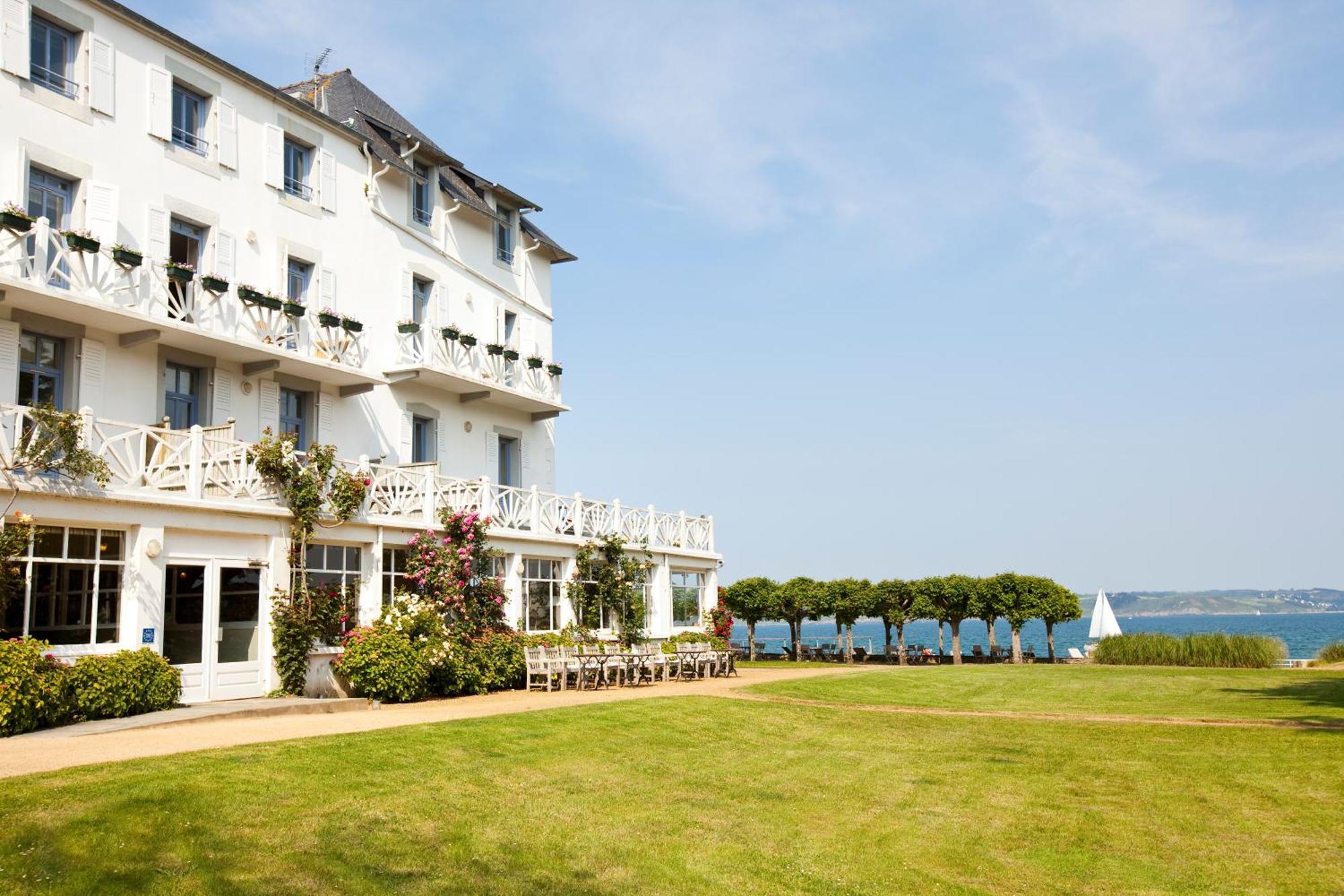 Le Grand Hotel Des Bains & Spa - Bretagne Locquirec Exteriör bild