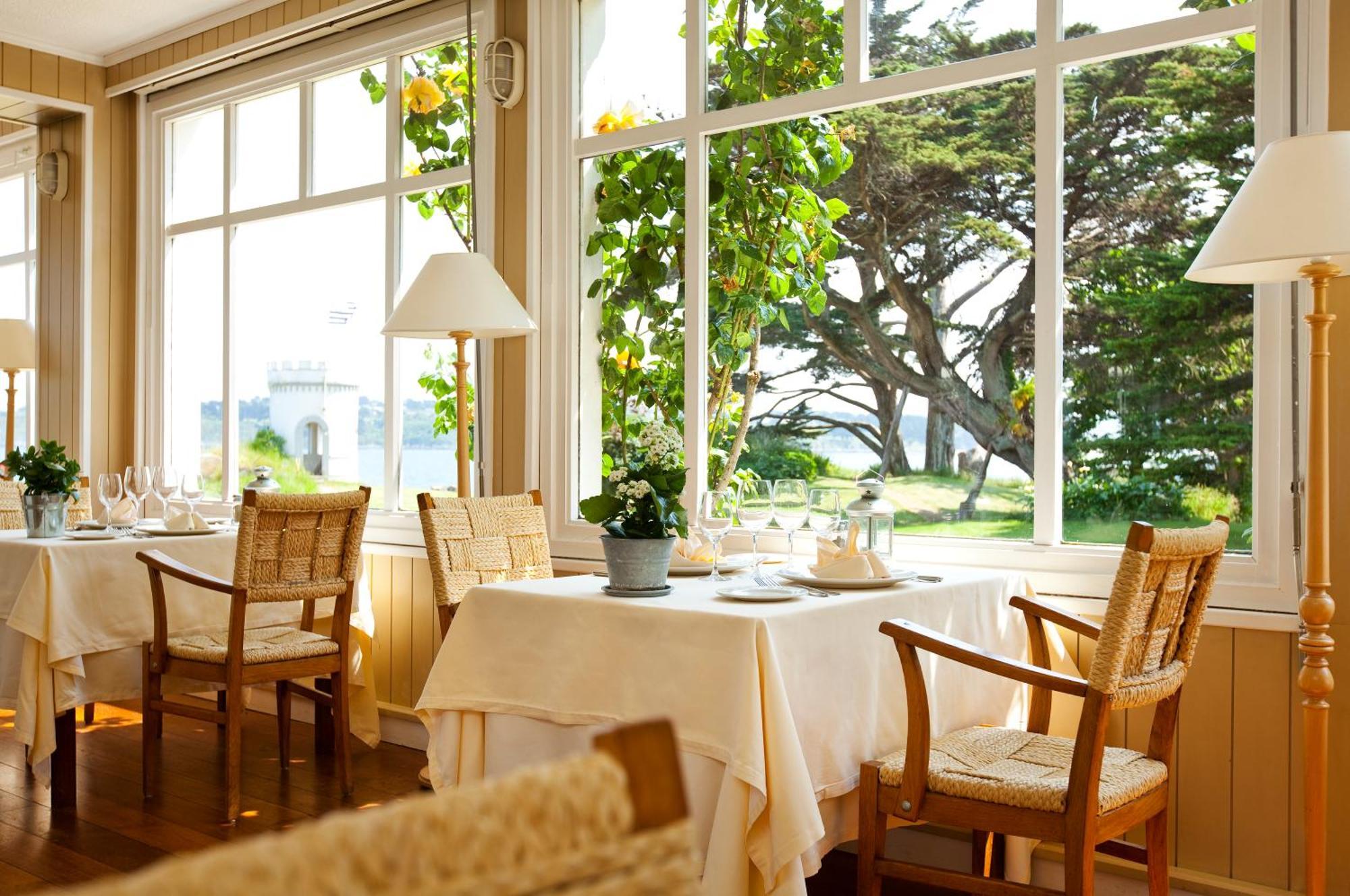 Le Grand Hotel Des Bains & Spa - Bretagne Locquirec Exteriör bild